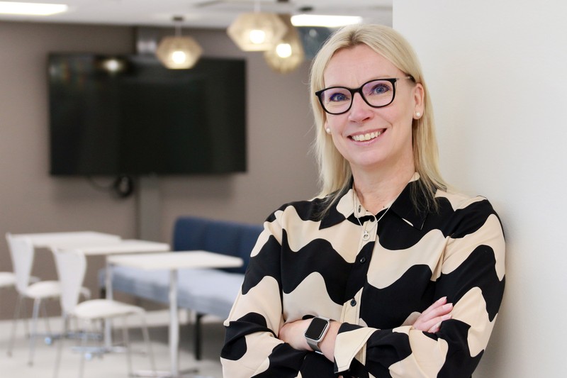 Opetusneuvos Pia Kola-Torvinen Turun yliopiston kasvatustieteiden tiedekunnan ensimmäiseksi työelämäprofessoriksi